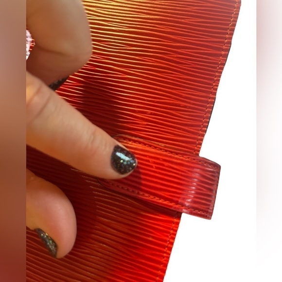 Louis Vuitton EPI Red Leather Agenda MM (Medium size) - Picture 8 of 16